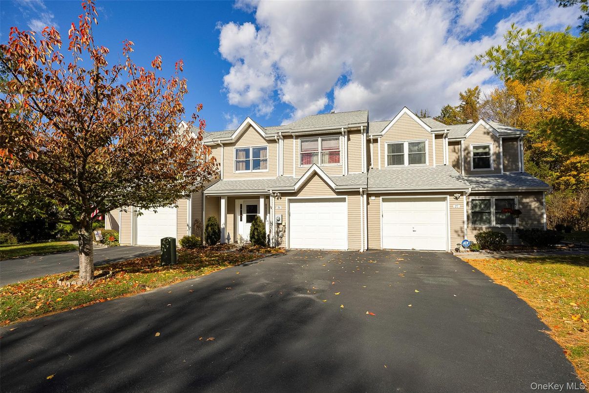 Attached, Exterior, Facade, Queen Anne Victorian