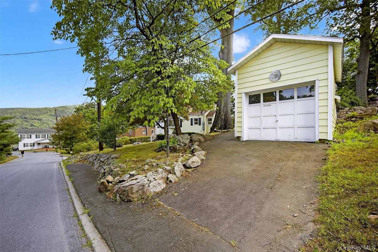 Detached Garage, Exterior