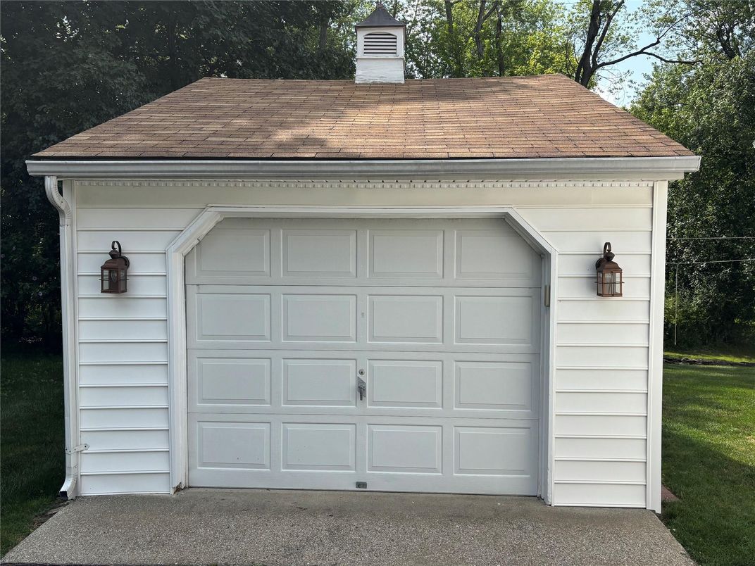 Detached Garage, Exterior
