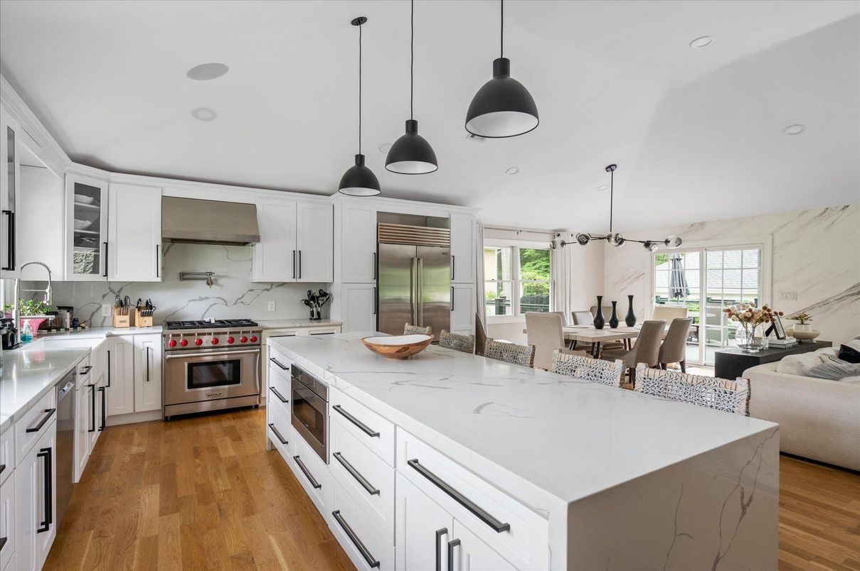Dining room, Interior, Kitchen, Marble Walls, Pendant Lights, Recessed Lighting, Stainless Steel Appliances, Wood Texture Flooring