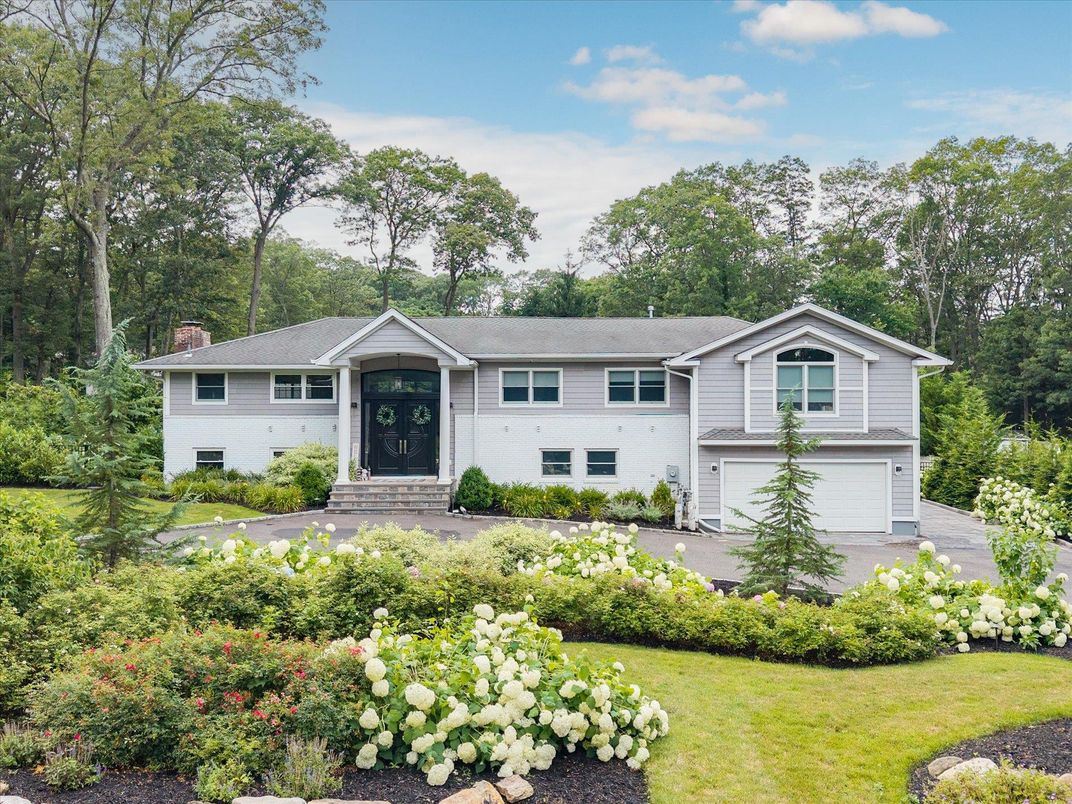 Attached, Exterior, Facade, Raised Ranch