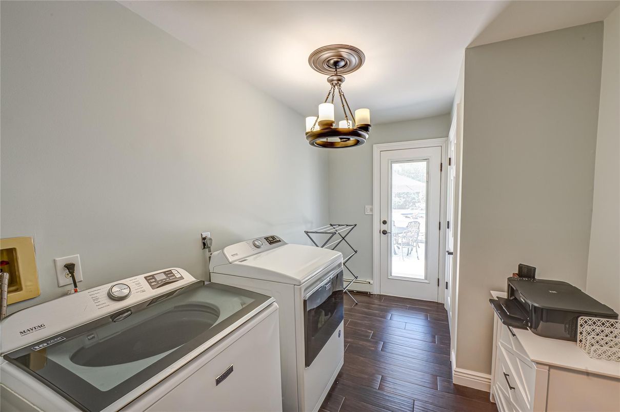 Interior, Washer, Wood Texture Flooring