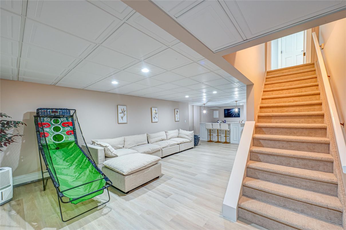 Interior, Living room, Pendant Lights, Recessed Lighting, Wood Texture Flooring