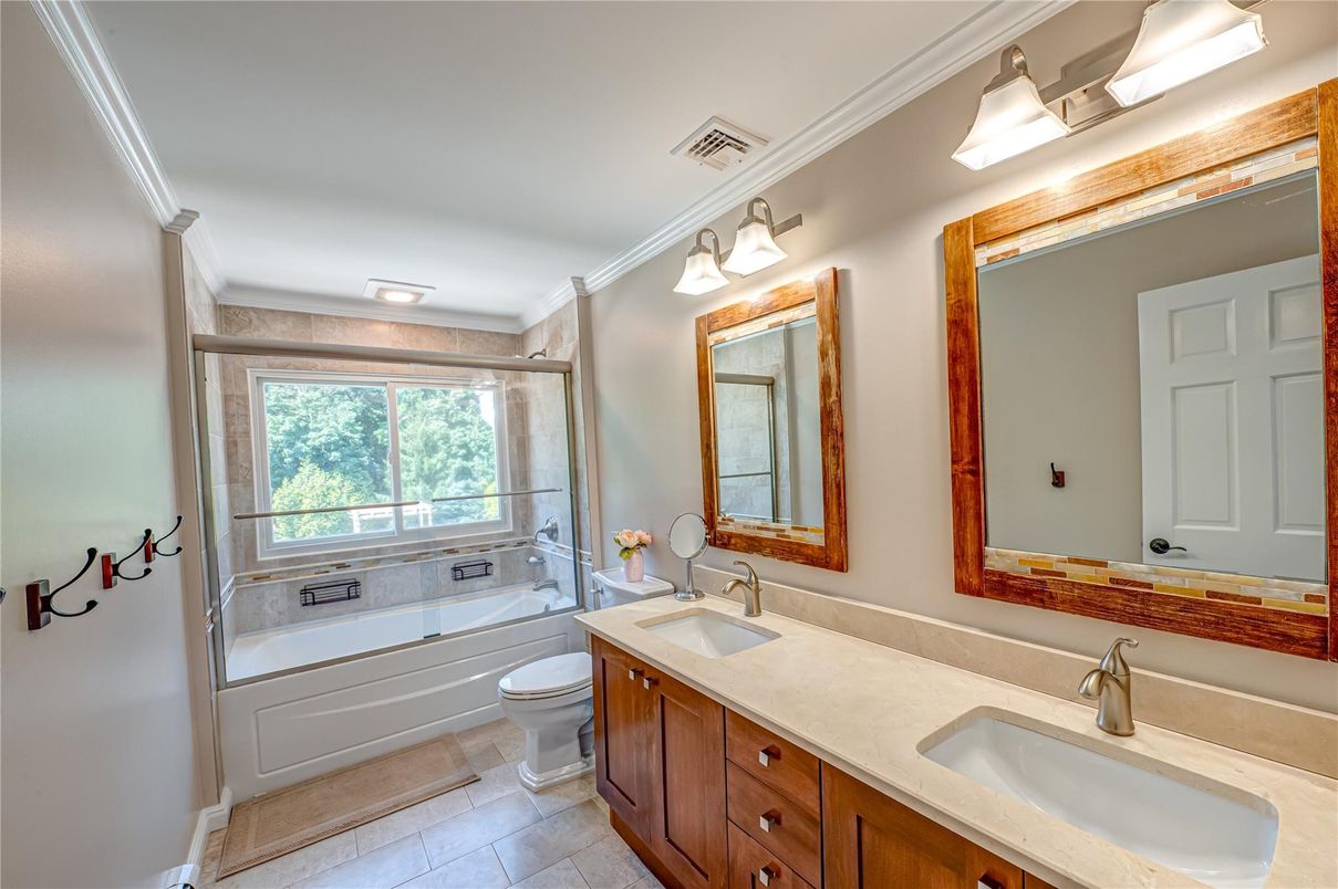 Bathroom, Dual Sink Vanities, Interior