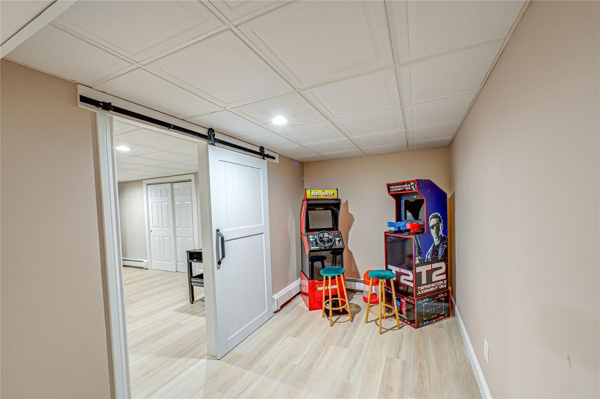 Interior, Recessed Lighting, Wood Texture Flooring