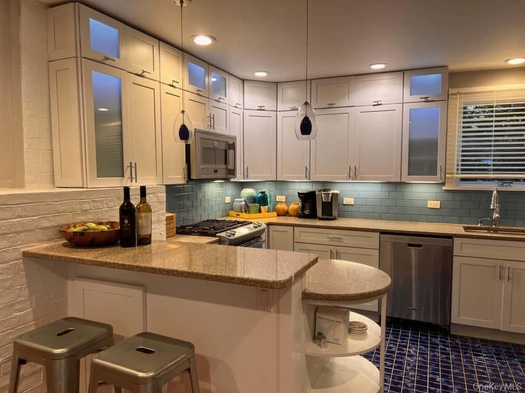 Interior, Kitchen, Pendant Lights, Recessed Lighting, Stainless Steel Appliances