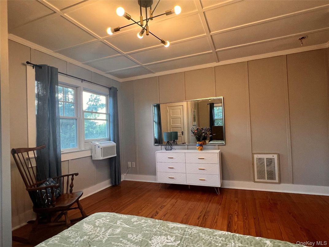 Interior, Pendant Lights, Wood Texture Flooring