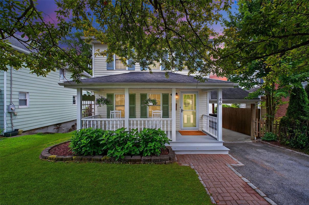 Exterior, Facade, American Foursquare