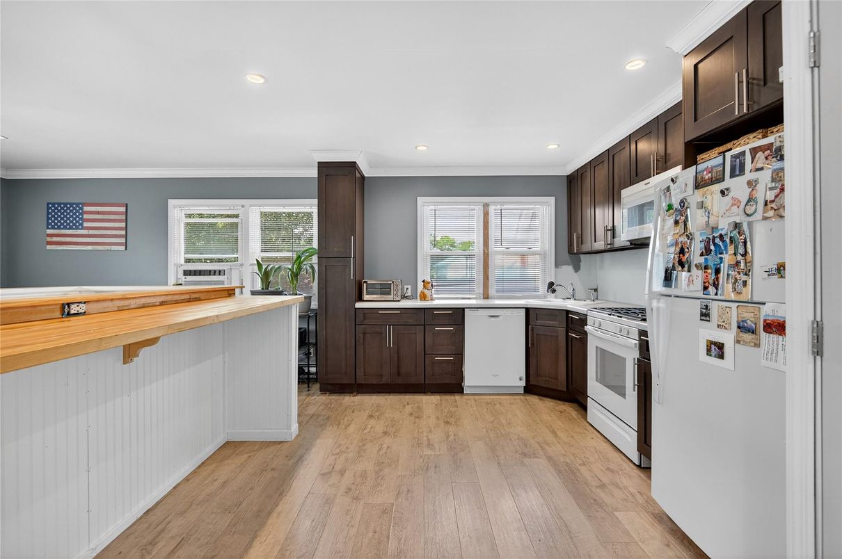 Interior, Kitchen, Recessed Lighting, Wood Texture Flooring