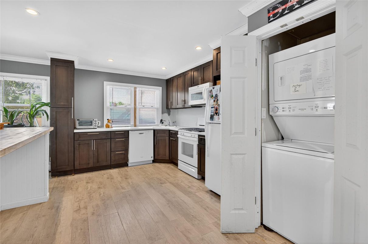 Interior, Kitchen, Recessed Lighting, Washer, Wood Texture Flooring