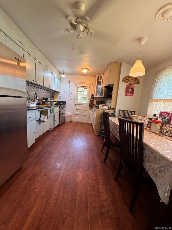 Dining room, Interior, Kitchen, Pendant Lights, Wood Texture Flooring