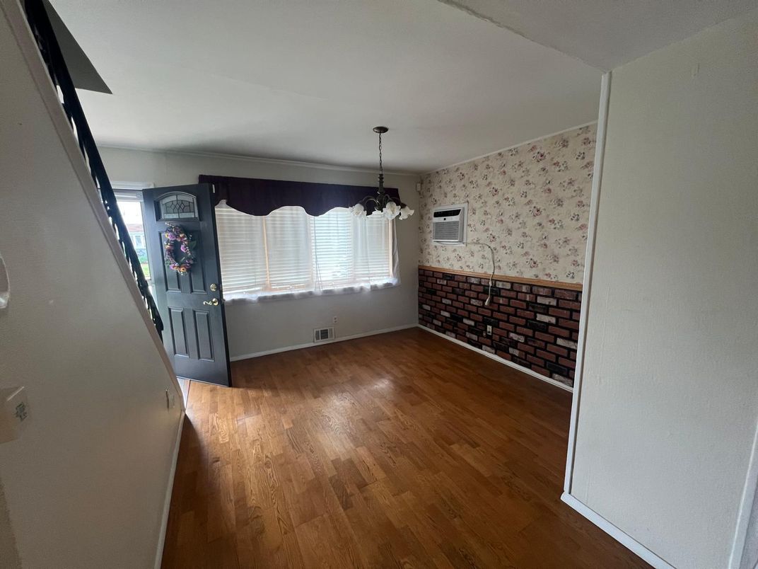 Empty room, Interior, Pendant Lights, Wood Texture Flooring
