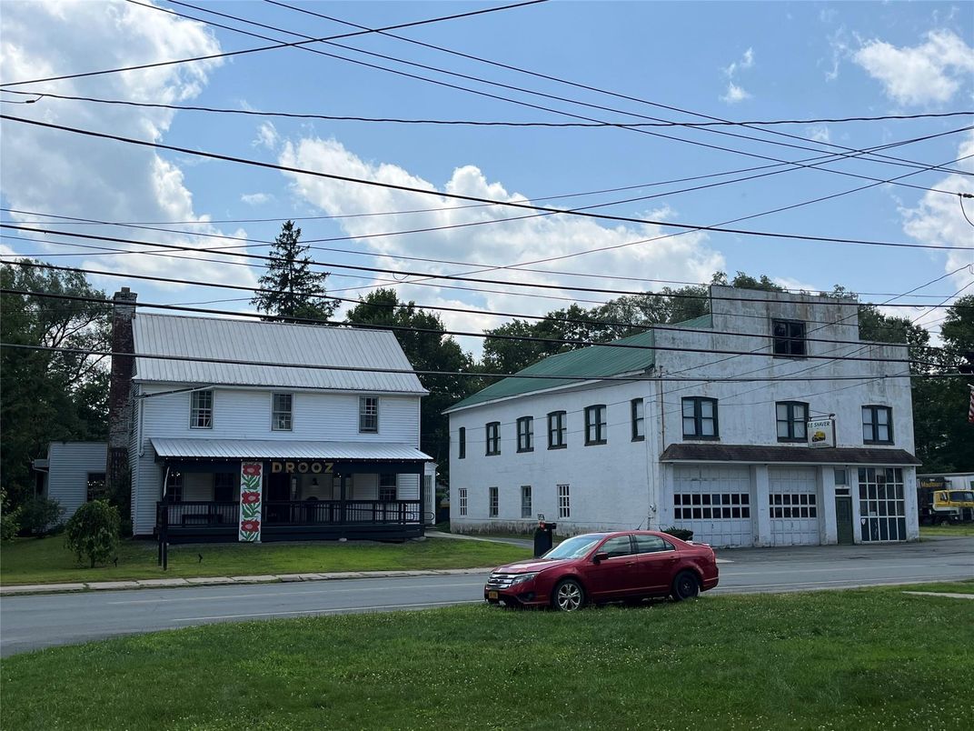 Attached, Exterior, Facade, Rowhouse