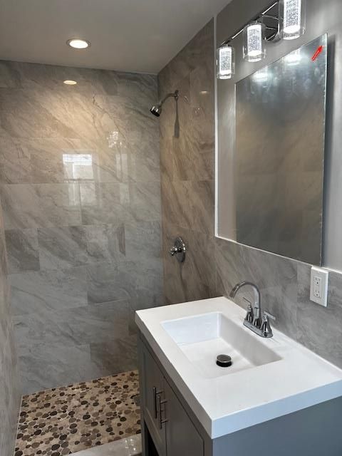 Bathroom, Interior, Marble Walls, Recessed Lighting