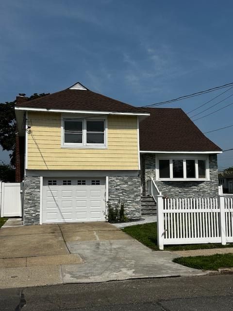 Attached, Exterior, Facade, Split Level