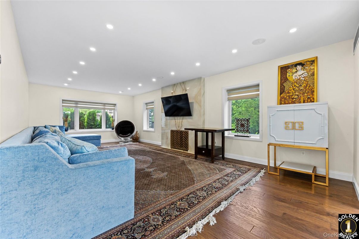 Interior, Recessed Lighting, Wood Texture Flooring