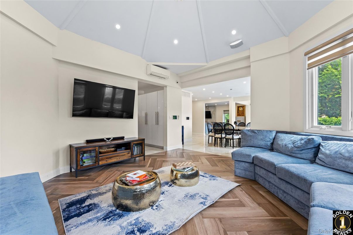 Dining room, Interior, Living room, Recessed Lighting, Wood Texture Flooring