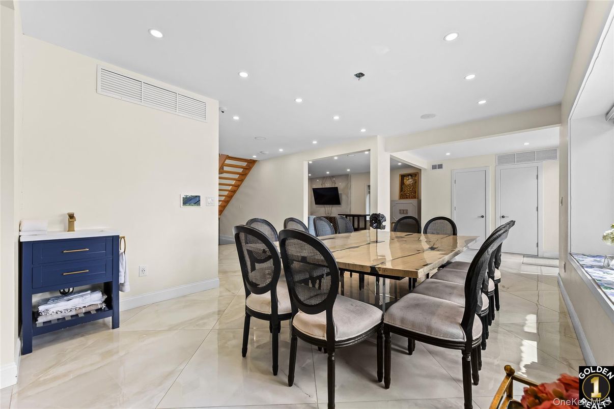 Dining room, Interior, Recessed Lighting