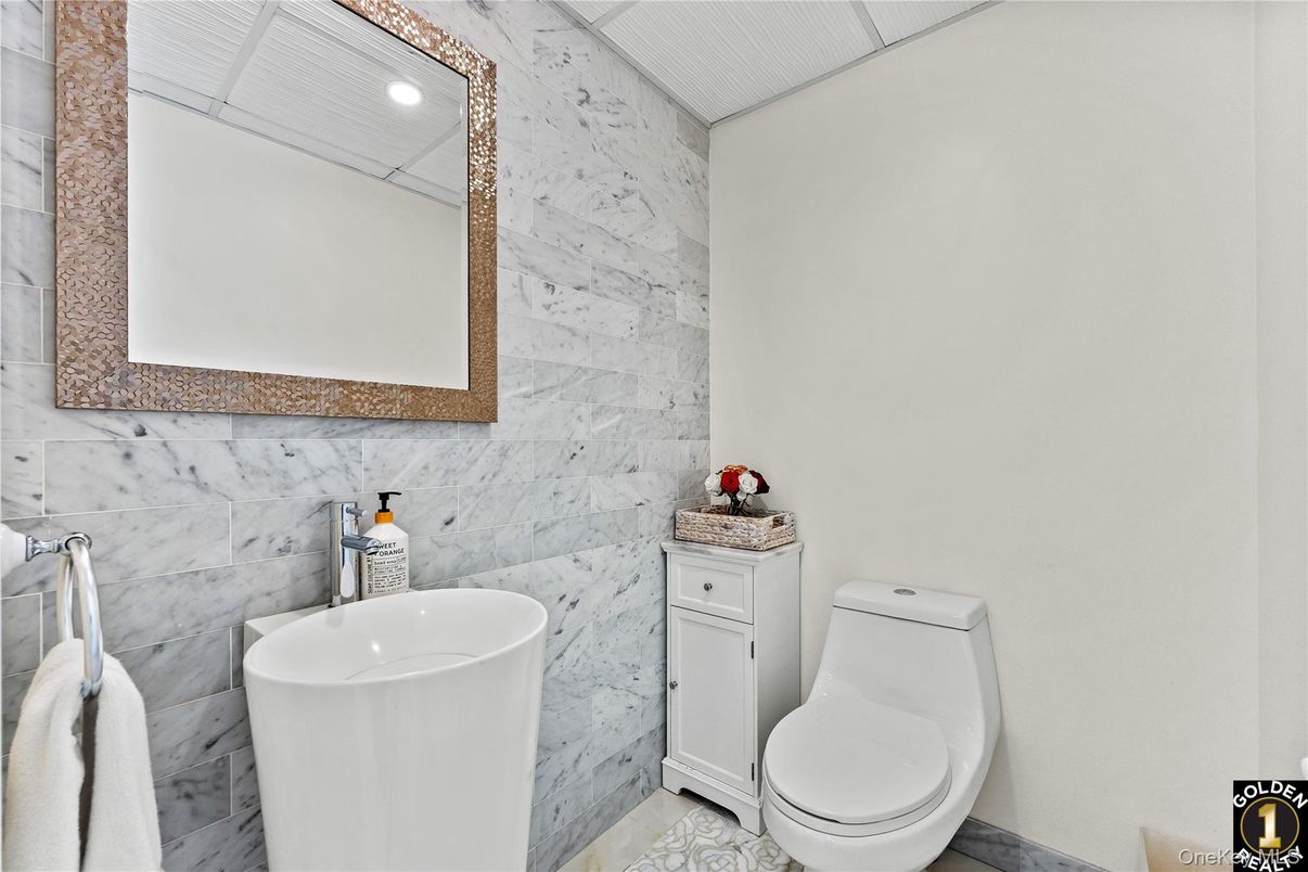 Bathroom, Interior, Marble Walls, Recessed Lighting