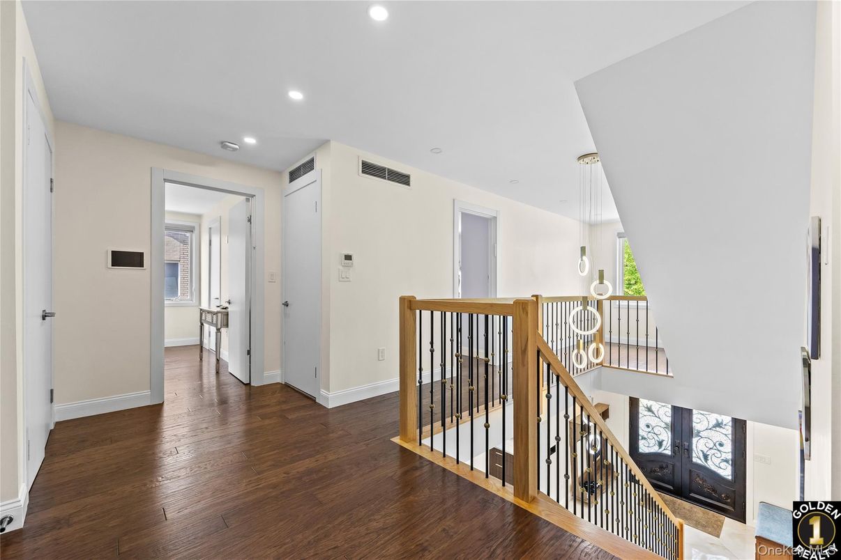 Interior, Pendant Lights, Recessed Lighting, Wood Texture Flooring