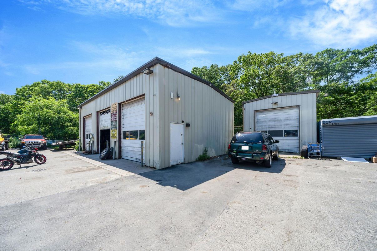 Detached Garage, Exterior