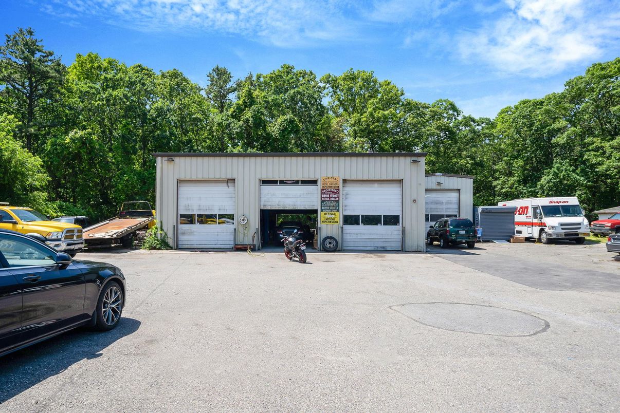 Detached Garage, Exterior