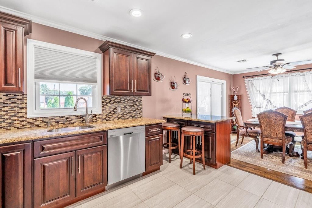 Dining room, Interior, Kitchen, Recessed Lighting