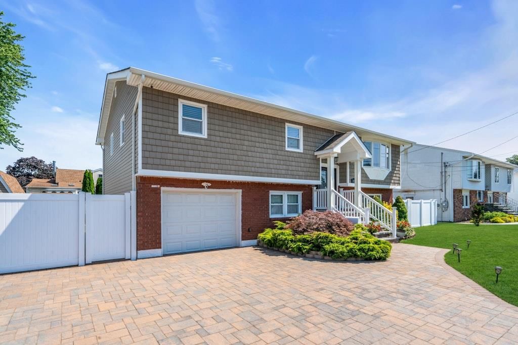 Attached, Exterior, Facade, Brick Facade, Raised Ranch