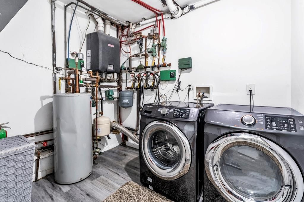 Interior, Washer, Wood Texture Flooring
