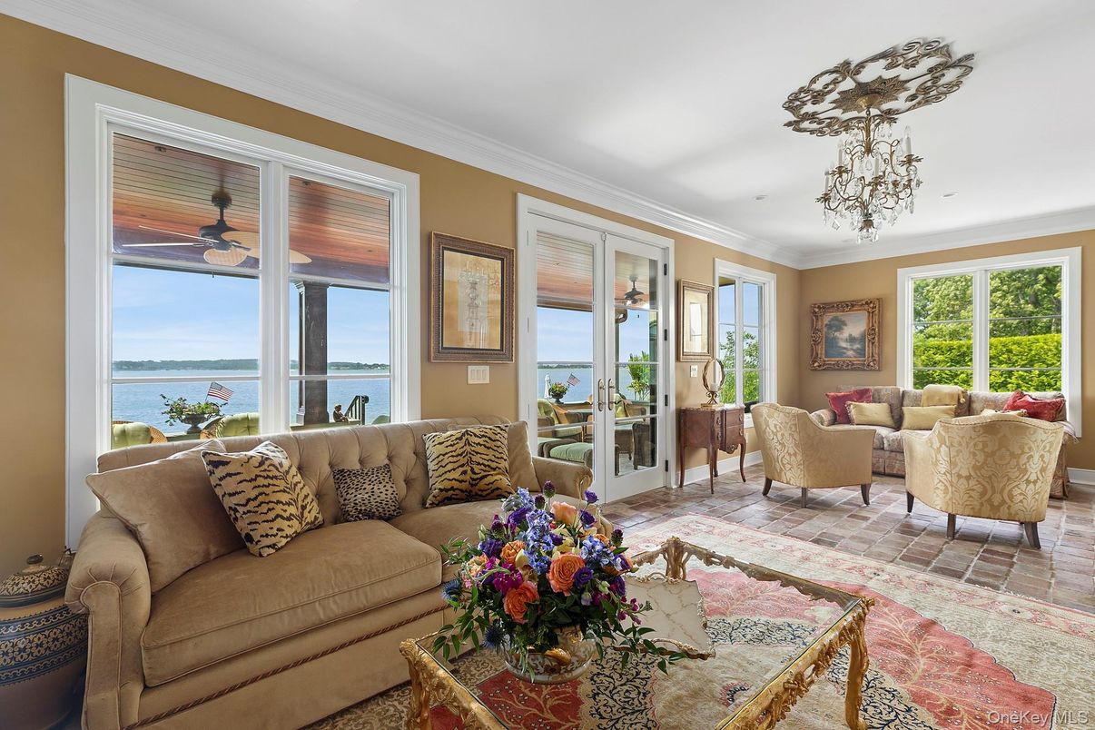 Chandelier, Interior, Living room, Water
