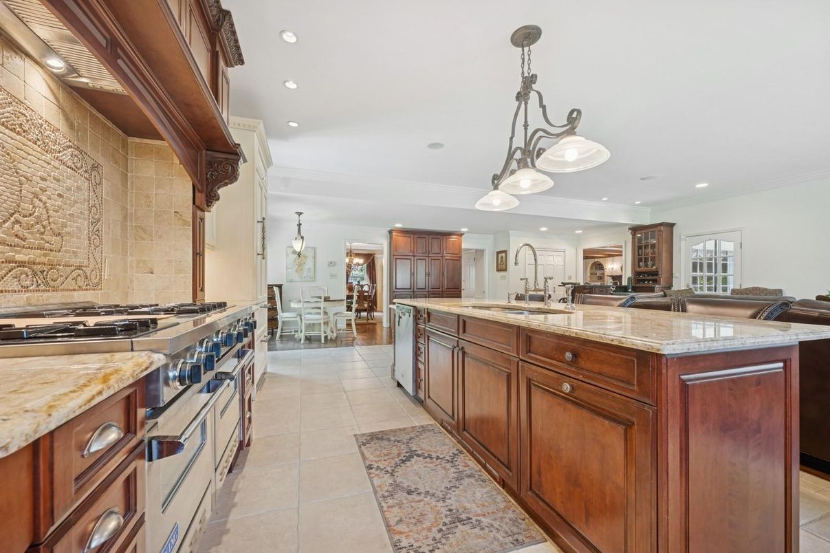 Chandelier, Dining room, Interior, Kitchen, Pendant Lights, Recessed Lighting, Stainless Steel Appliances