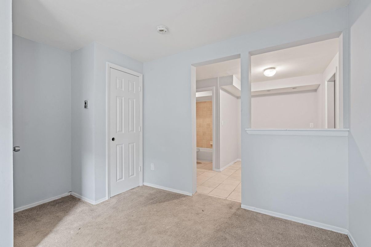 Empty room, Interior