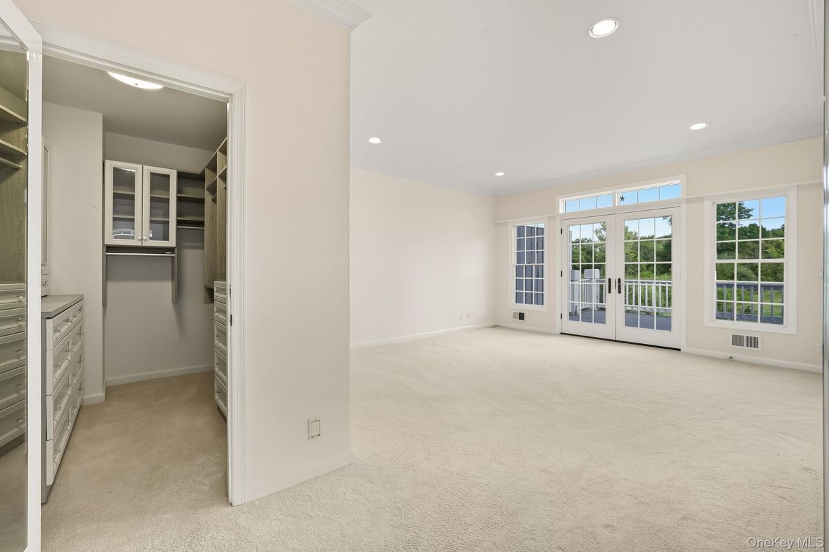 Empty room, Interior, Recessed Lighting