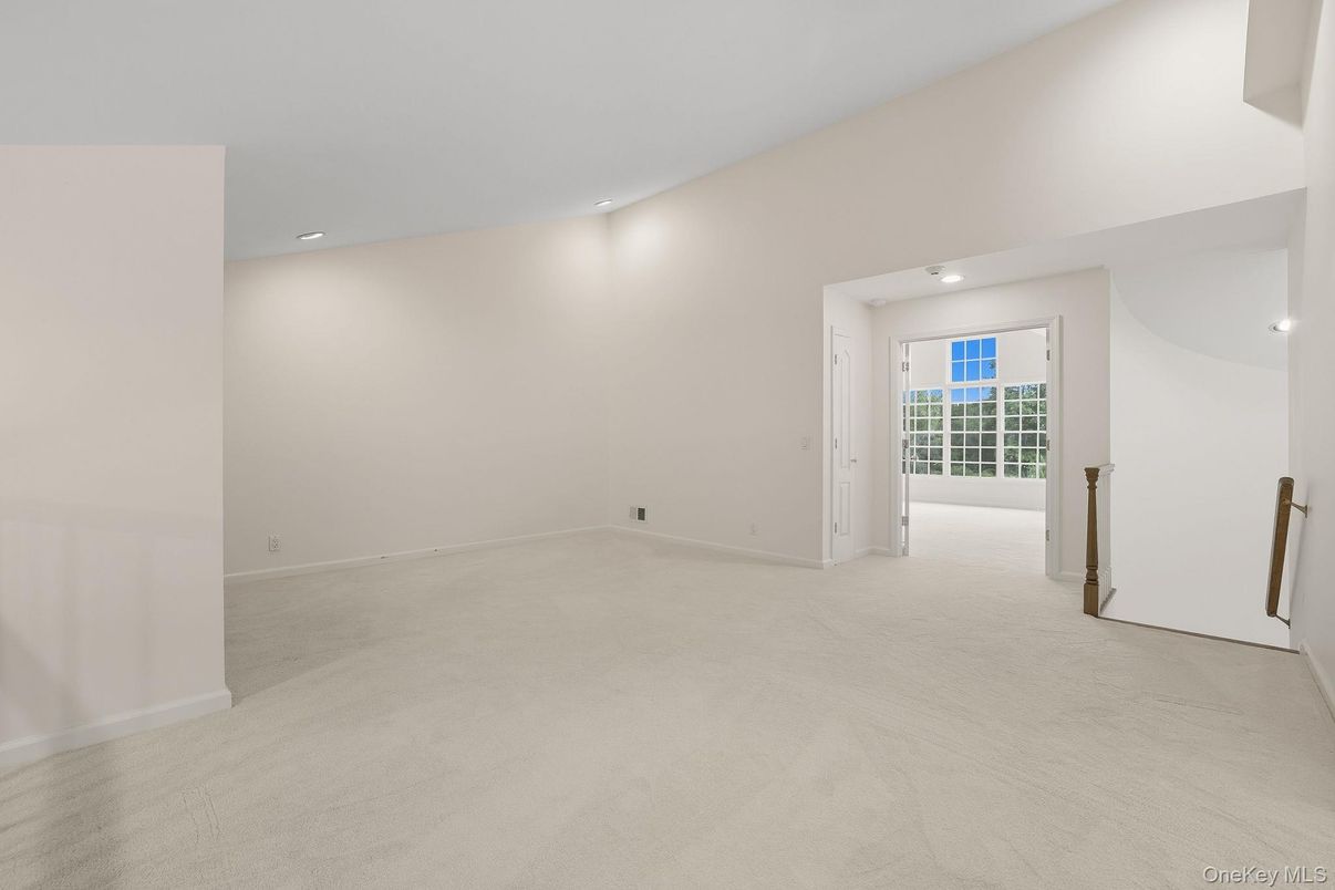 Empty room, Interior, Recessed Lighting