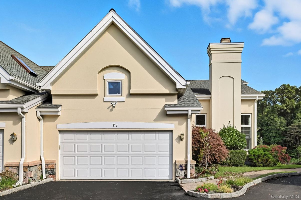 Attached, Exterior, Facade, Brick Traditional