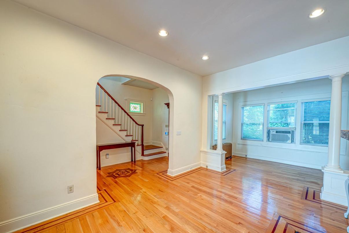 Empty room, Interior, Recessed Lighting, Wood Texture Flooring