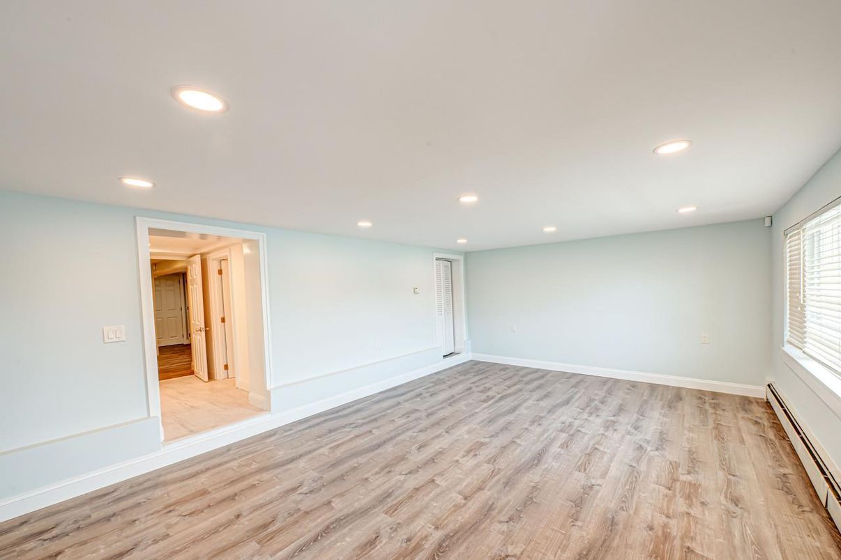 Empty room, Interior, Recessed Lighting, Wood Texture Flooring