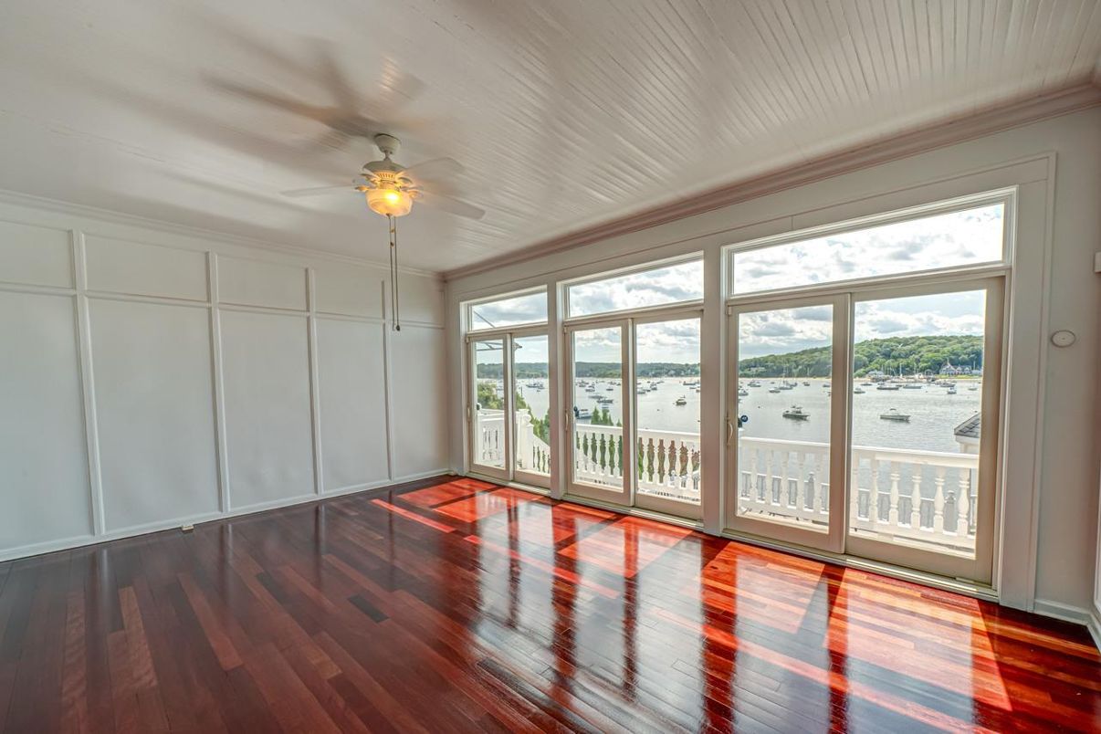 Empty room, Interior, Sun Room, Water, Wood Texture Flooring