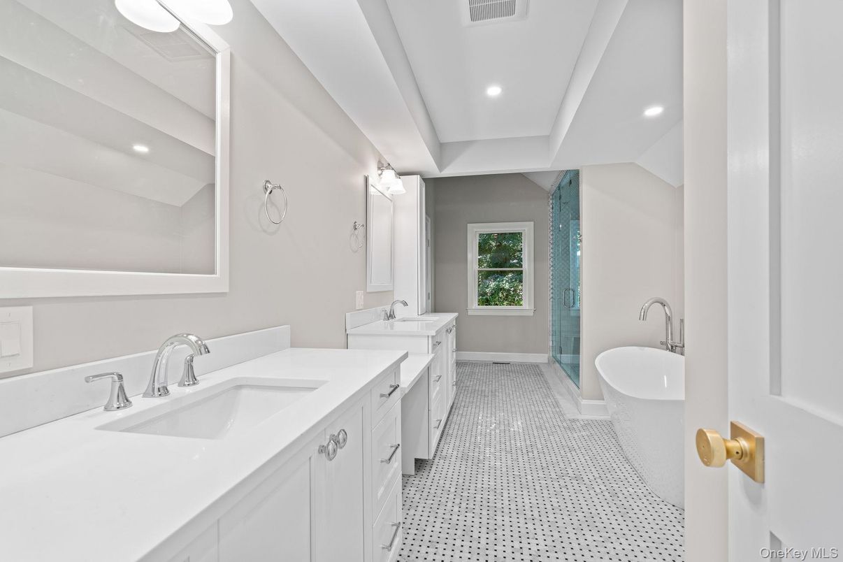 Bathroom, Dual Sink Vanities, Free Standing Baths, Interior, Recessed Lighting