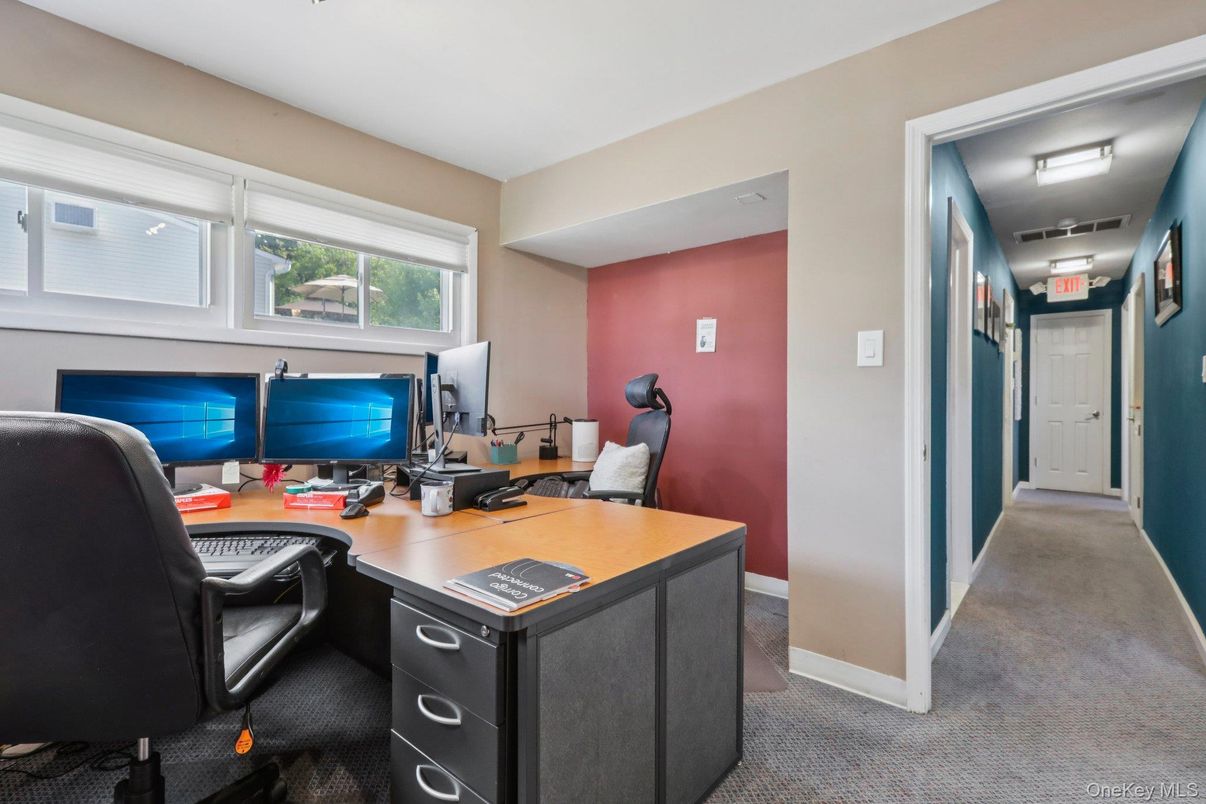 Home Office, Interior