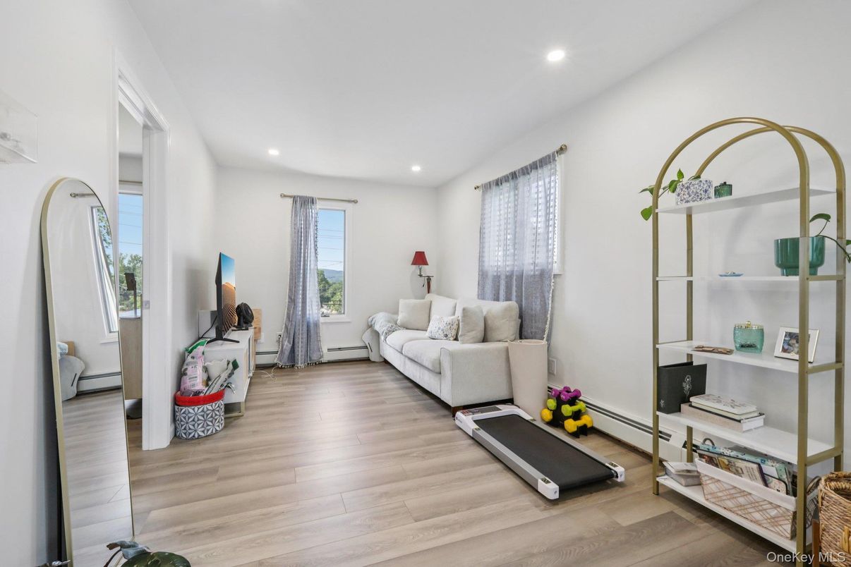 Fitness Equipment, Interior, Recessed Lighting, Wood Texture Flooring