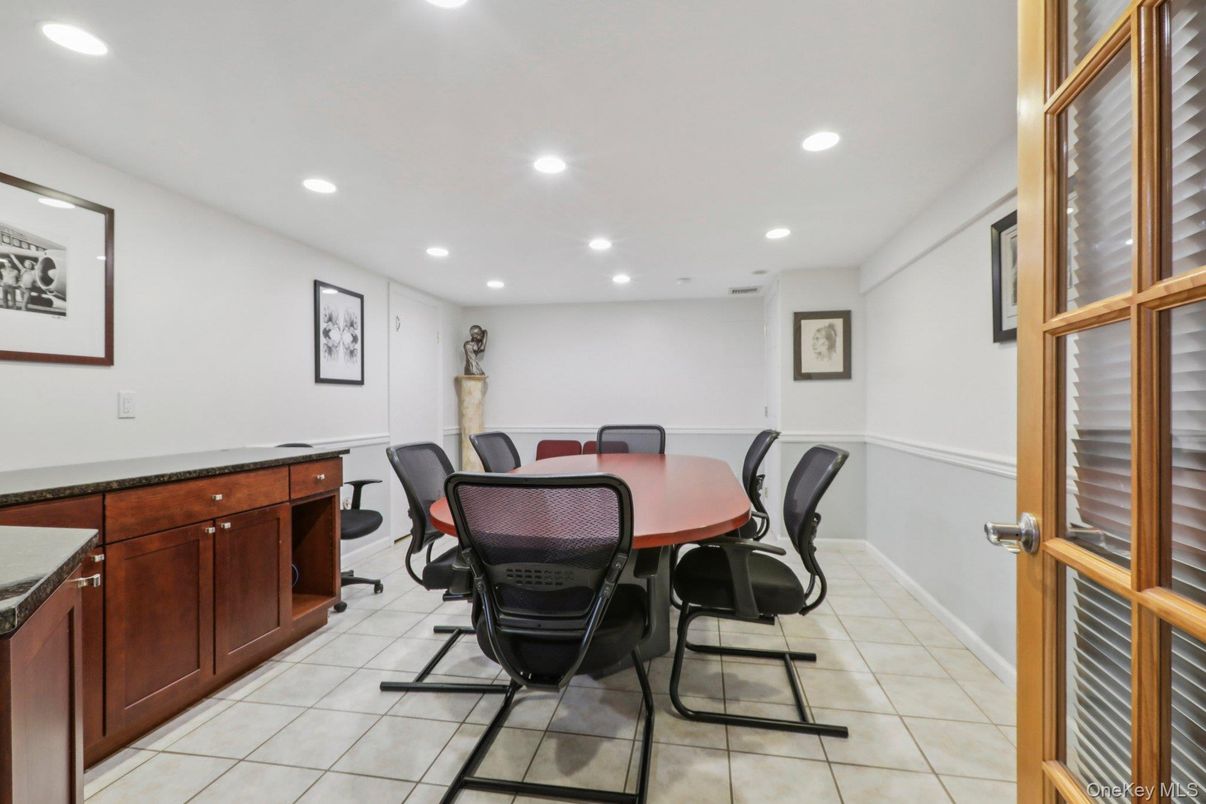 Dining room, Interior, Recessed Lighting