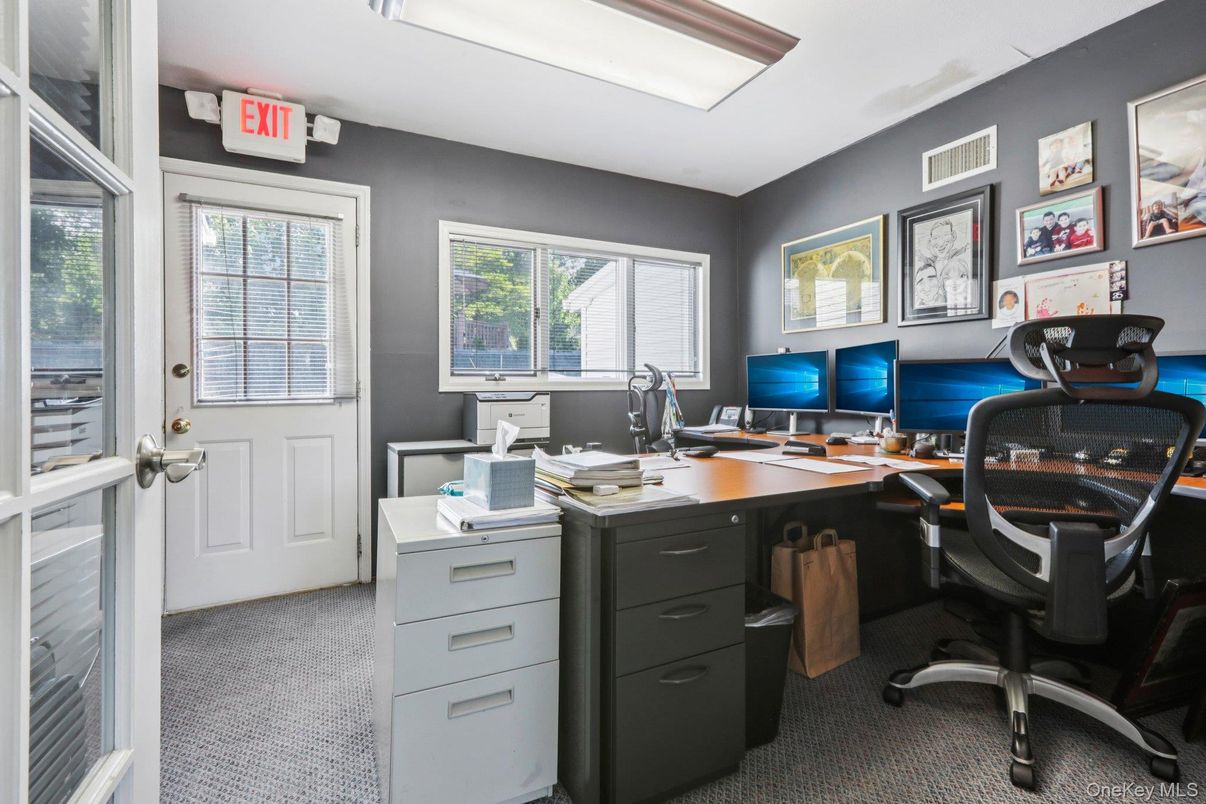 Home Office, Interior