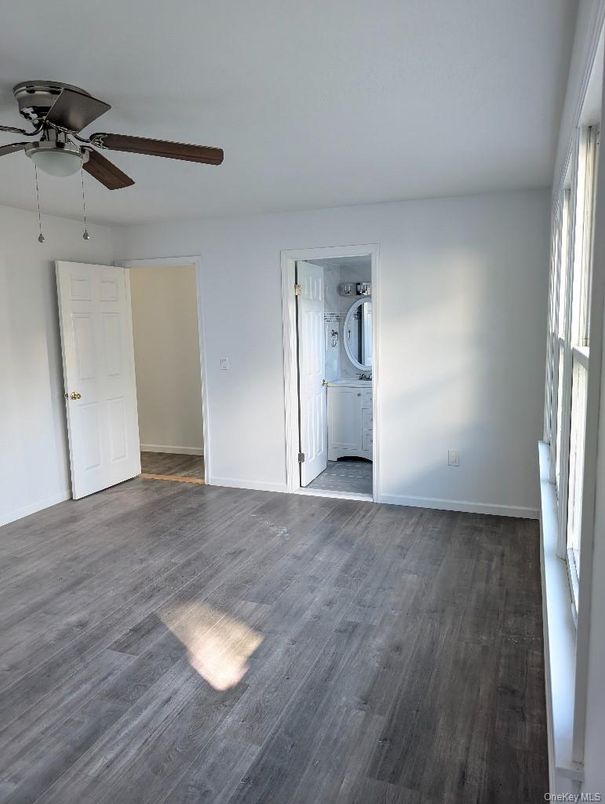 Empty room, Interior, Washer, Wood Texture Flooring