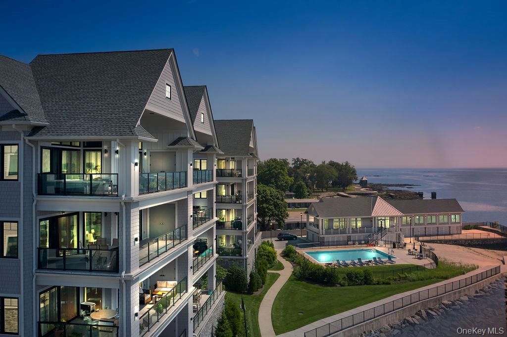 Exterior, Pool, Water