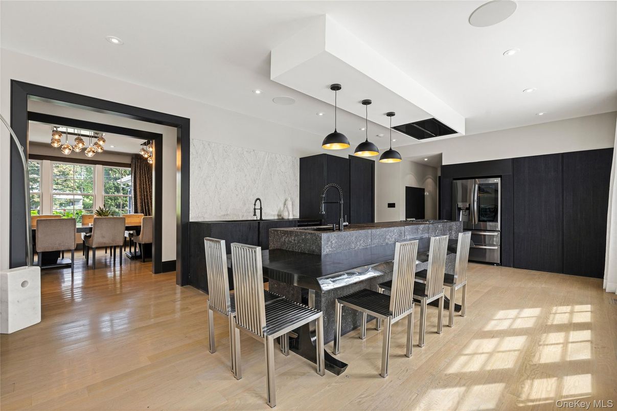 Chandelier, Dining room, Interior, Kitchen, Pendant Lights, Recessed Lighting, Wood Texture Flooring