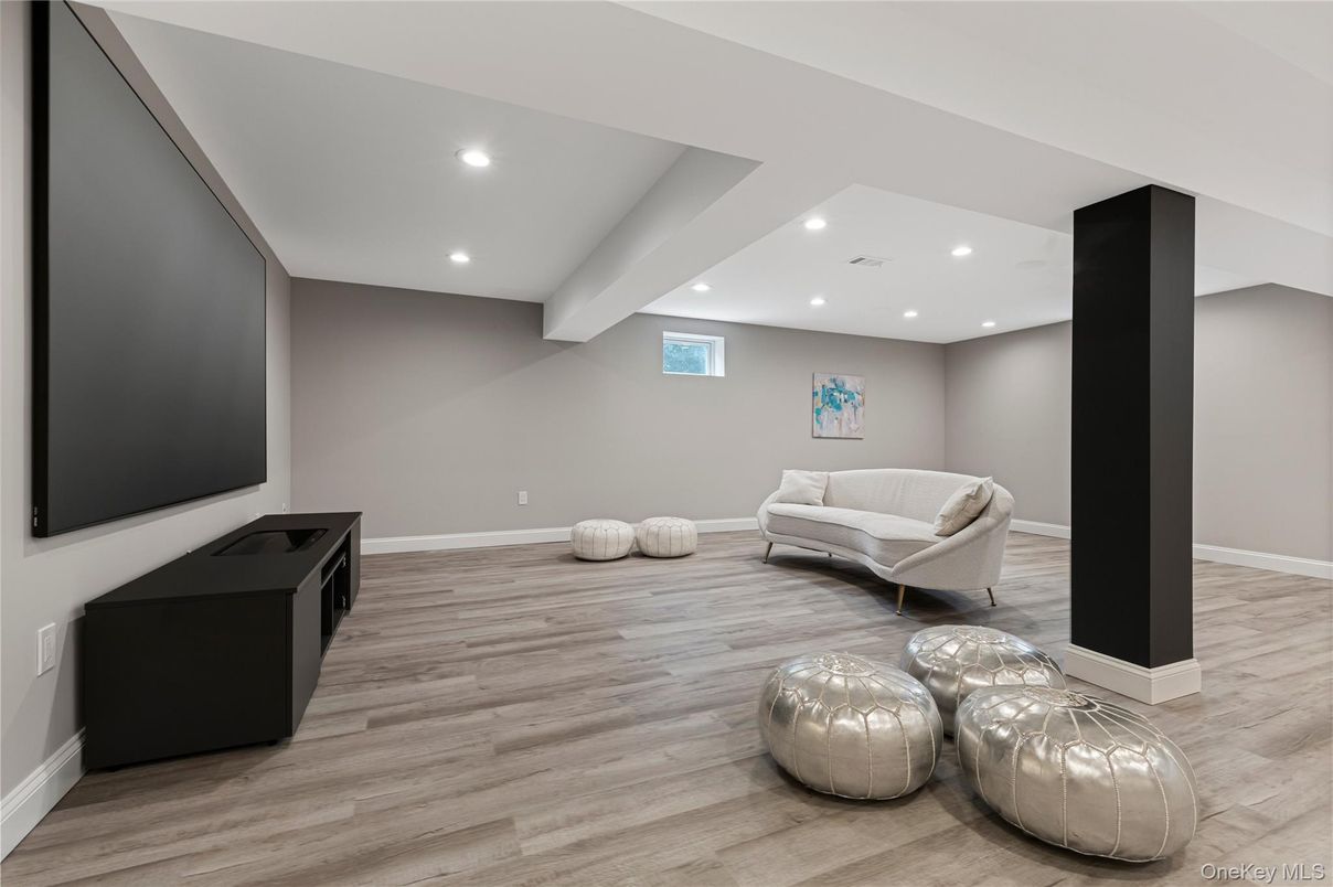 Interior, Recessed Lighting, Wood Texture Flooring