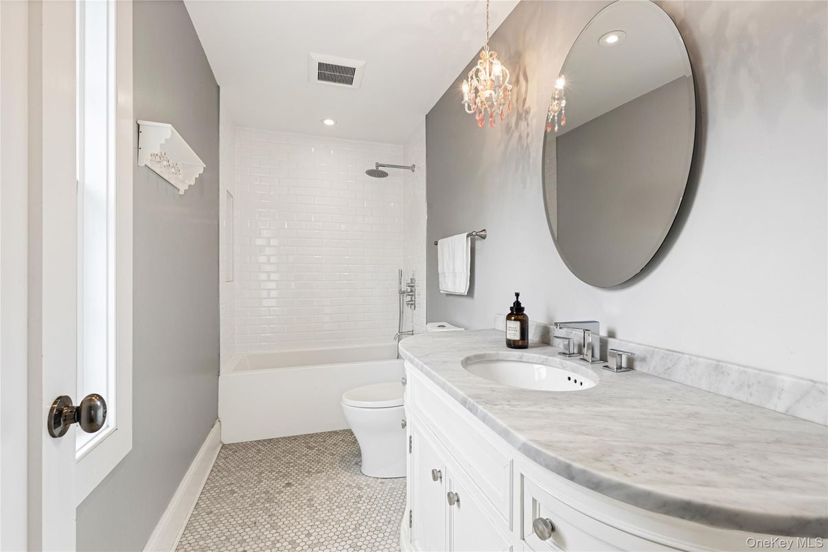 Bathroom, Interior, Recessed Lighting