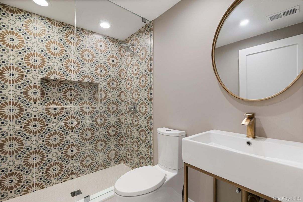 Bathroom, Interior, Recessed Lighting