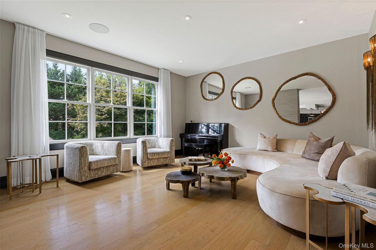 Interior, Living room, Piano, Recessed Lighting, Wood Texture Flooring